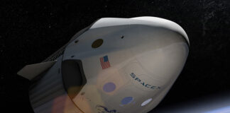 Załogowa misja SpaceX wraca na Ziemię