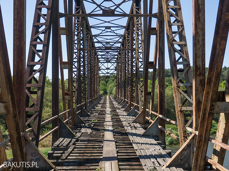 Zabytkowy most kolejowy w Stobnicy