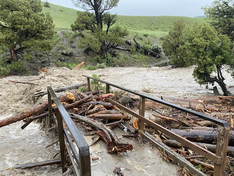 Park Yellowstone został zamknięty po powodzi