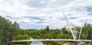 kładka nad Wartą w Owińskach